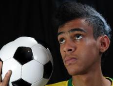 姆巴佩连续七场比赛得分超越问鼎冠军，日本队挑战极限！